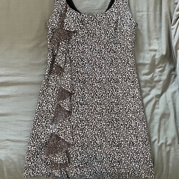 Sleeveless Shift Cocktail Dress with Ruffle Detail - Picture 4 of 5